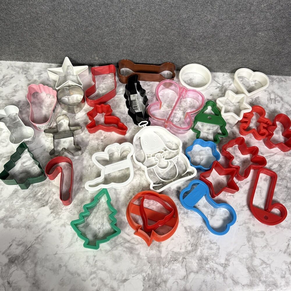 Christmas Holiday Cookie Cutters Mostly Plastic A Few Metal Lot Of 29 Assorted